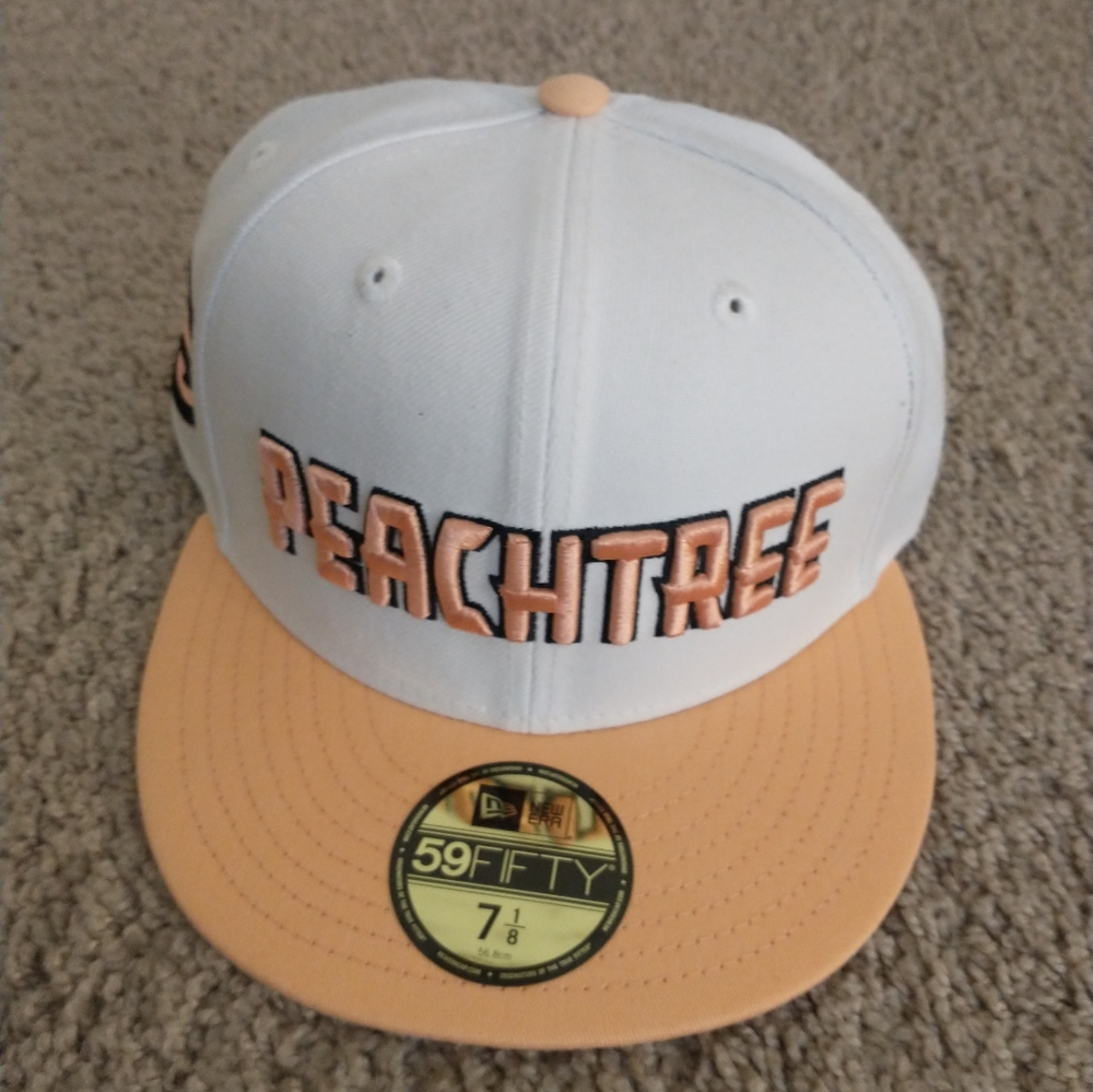 New Era 59Fifty Atlanta Hawks NBA Hat size:7 1/8 color:peach/white